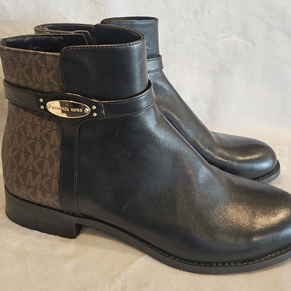 Michael Kors Black and Brown Leather Boots with Matching Bag - Picture 2 of 6